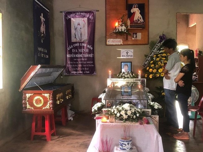 Hai cậu cháu chết đuối thương tâm lúc đi bắt cua