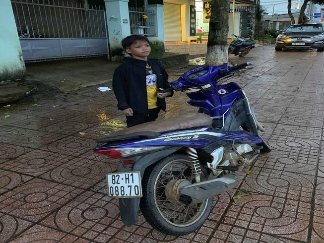 Công an đã đưa bé 13 tuổi chạy xe máy gần 300 km về nhà