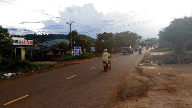 2 trai làng bị mai phục, 1 người bị dao phóng chết