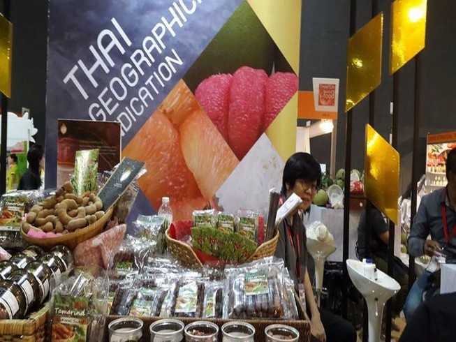 Ép doanh nghiệp mua hư danh