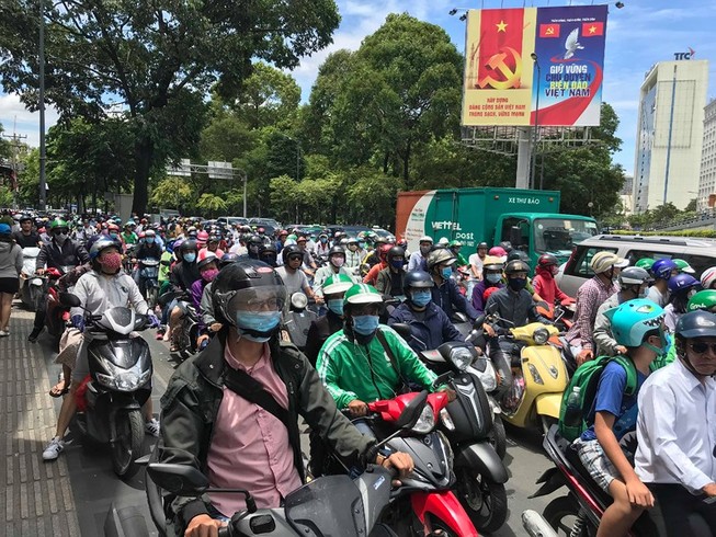Cần thể hiện lòng yêu nước một cách đúng mực