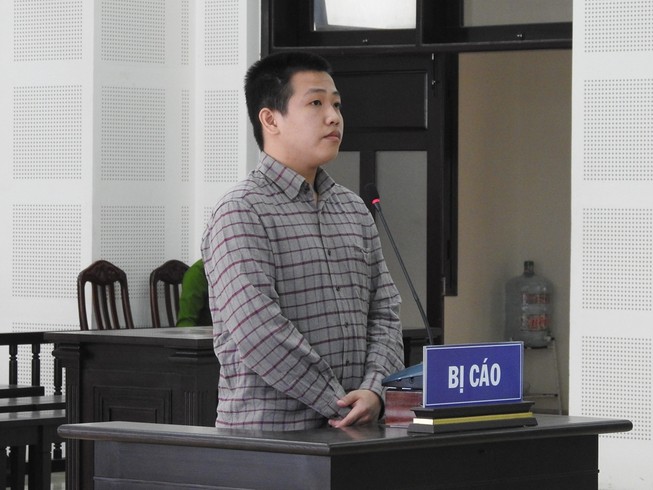 Rút dao đâm người sau khi va quẹt xe
