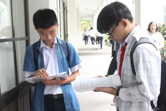 Lùm xùm chuyện HS có chứng chỉ quốc tế sau 3 ngày 'ôn luyện'