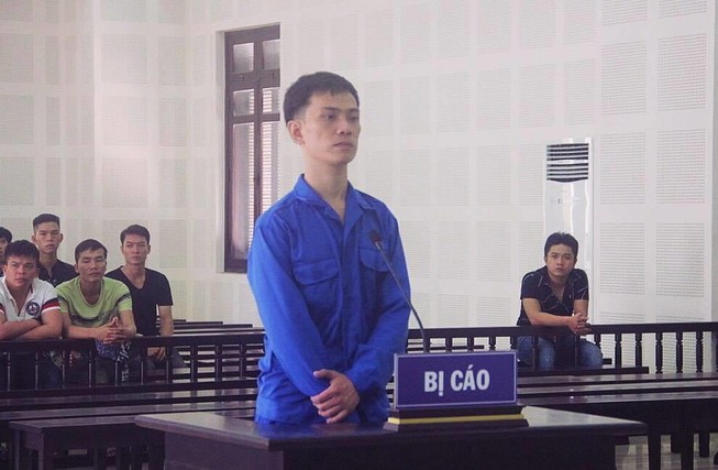 9X lãnh án chung thân vì cầm giúp bạn túi xách có hàng cấm