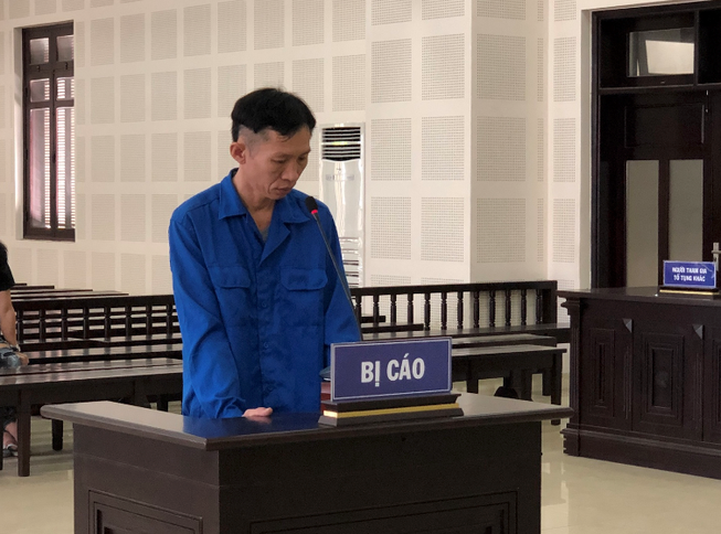 Mang 2 quả mìn đi tìm vợ vì nghi bị cắm sừng