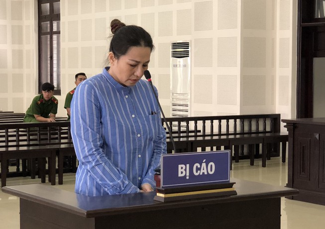 Vợ chồng hờ hạp nhau từ nhà đến... trại giam