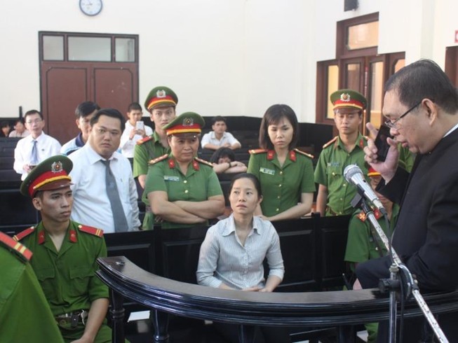 Cho rằng bị cáo bị hàm oan, 17 luật sư có mặt bào chữa