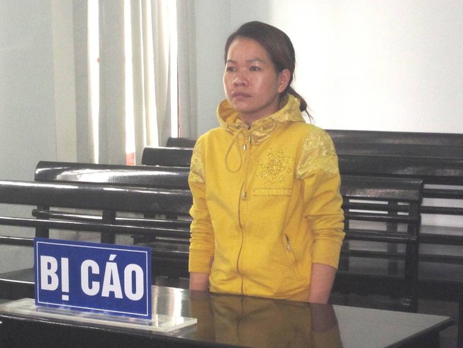 Bà chủ tiệm tóc đi tù vì rủ nhân viên bán dâm