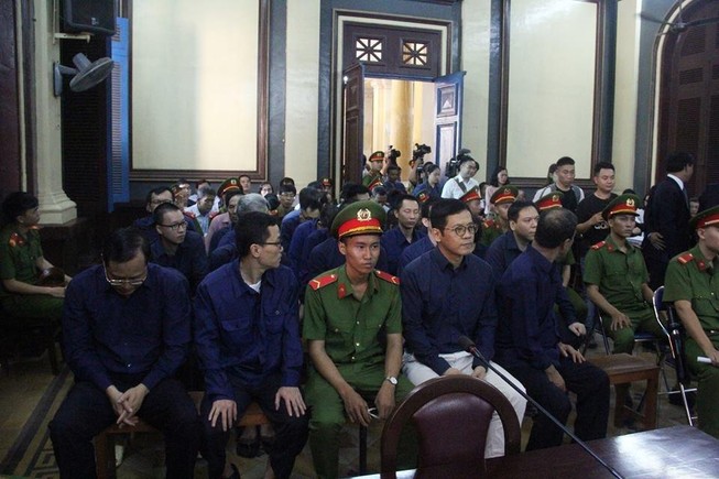 Ông Trần Bắc Hà lại đi chữa bệnh ở nước ngoài khi toà xử