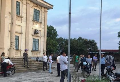 Luật sư bị đe dọa, hắt nước ngay tại sân tòa