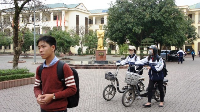 Khiển trách cô giáo bị học sinh tố trên Facebook