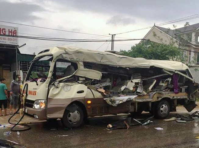Đi xem vụ tông xe chết 3 người, 3 chú cháu tử nạn