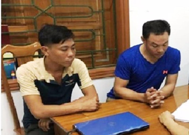 Hai côn đồ vác dao đòi tiền 'bảo kê nuôi ong'