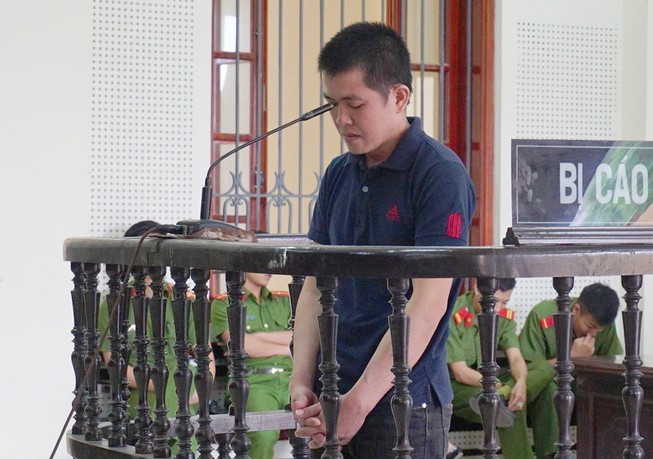 Mẹ uống thuốc sâu tự tử khi nghe báo con đã giết người