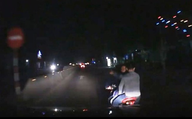 Truy tìm nhóm thanh niên chở 3 đánh võng, vu vạ xe hơi