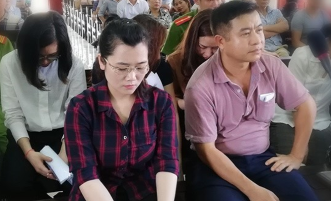 Hotgirl ngân hàng chiếm đoạt 50 tỉ đồng lại hầu tòa
