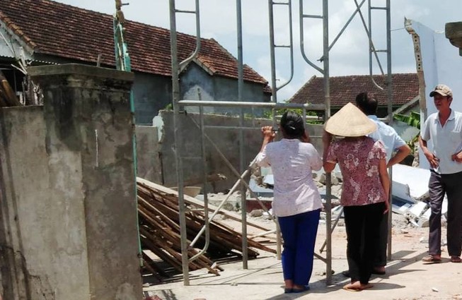 3 người thương vong do tường nhà cũ đổ sập
