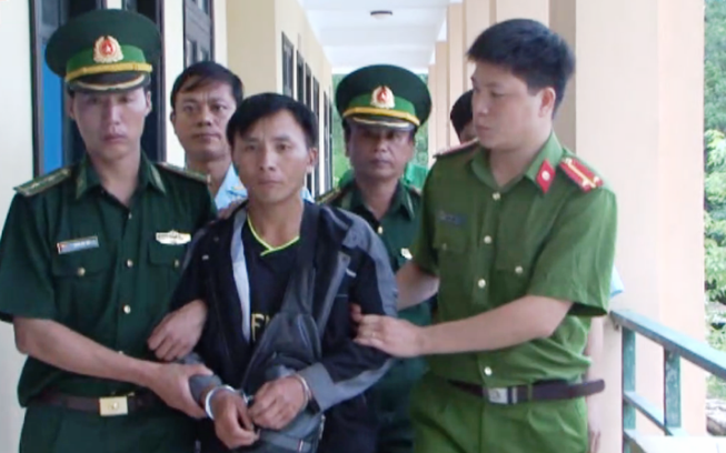 Lợi dụng mưa lũ ở Lào để phạm pháp