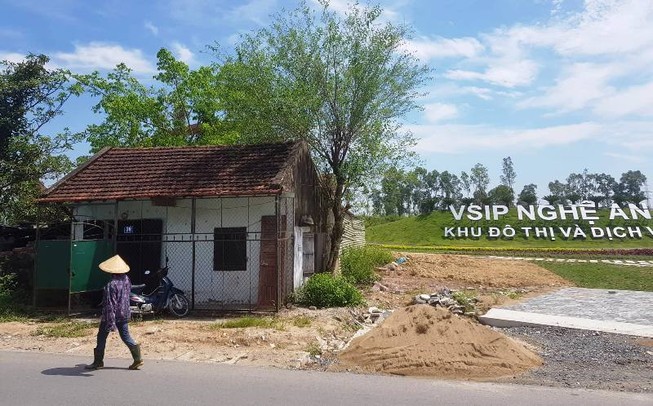 Hoãn phiên xử vụ kiện hành chính chủ tịch tỉnh Nghệ An