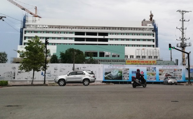 Bệnh viện gần sân bay xây cao quá 4 m, bị phạt 40 triệu đồng