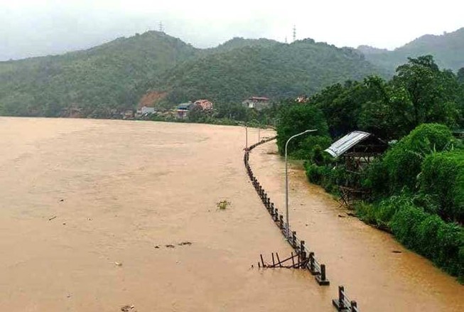 Lũ dữ gây thiệt hại nặng nề ở Nghệ An
