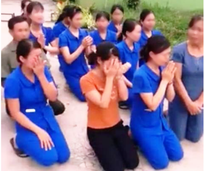 Khiển trách 5 cán bộ trong vụ nhiều cô giáo quỳ gối ở Nghệ An