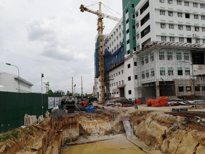 Vì sao dân phản đối xén đường giao thông xây bệnh viện?