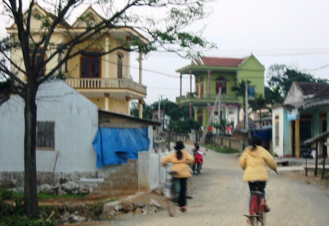 Lại nổ ở ngoài khơi Hà Tĩnh, nhà cửa trong bờ rung lắc