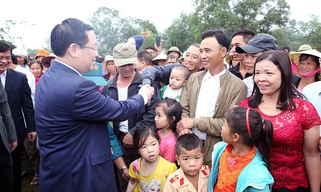 Phó Thủ tướng dự Ngày hội Đại đoàn kết ở xóm Thanh Lương