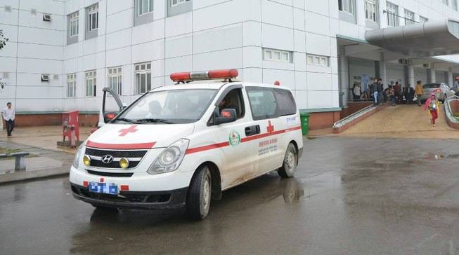 3 nghi can đâm thấu ngực nạn nhân, chặn xe cứu thương