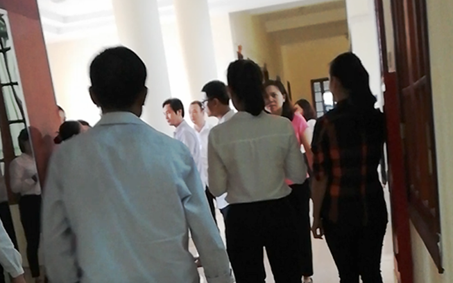 1 bác sĩ 'quậy' tại hành lang tòa án bị khởi tố