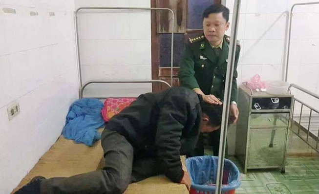 Cứu người đàn ông chán đời ăn lá ngón tự tử