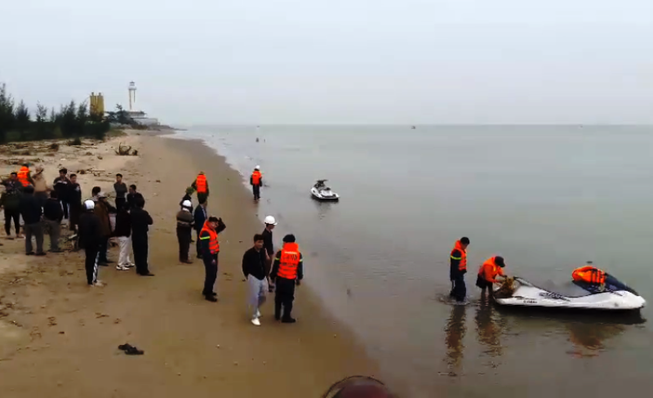 Nam sinh lớp 6 đuối nước thương tâm khi lội bắt cáy ở biển