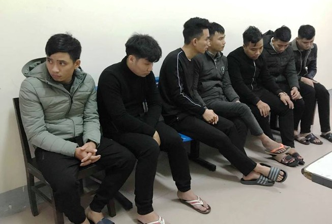 Bắt 7 kẻ lên Facebook, Zalo giới thiệu là 'người nhà lãnh đạo'