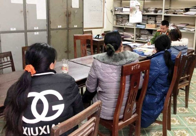 Nghi đưa người mang bầu sang Trung Quốc sinh con để bán