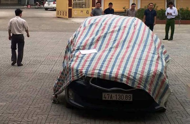 Khởi tố bị can tài xế chống người thi hành công vụ