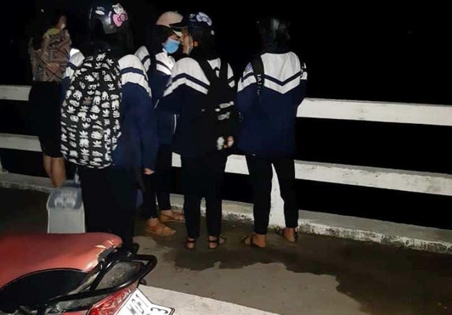 Sau khi hỏi nhảy cầu chết không, nam sinh gieo mình xuống sông