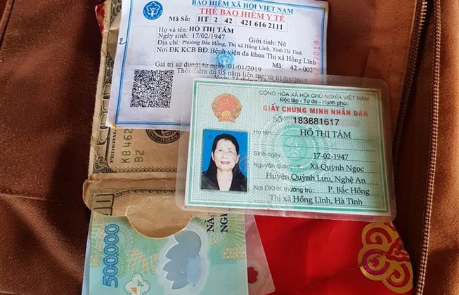 1 CSGT lên facebook tìm người làm rơi túi đựng tiền
