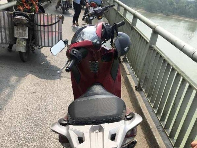 Thanh niên để xe SH trên cầu rồi gieo mình xuống sông Lam