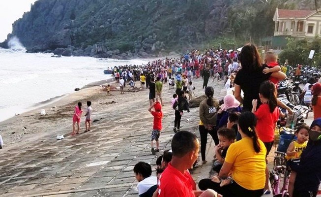 Hàng trăm người đang tìm kiếm học sinh lớp 5 mất tích