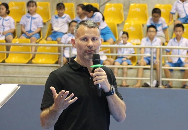 Huyền thoại Ryan Giggs truyền lửa đam mê bóng đá cho học sinh