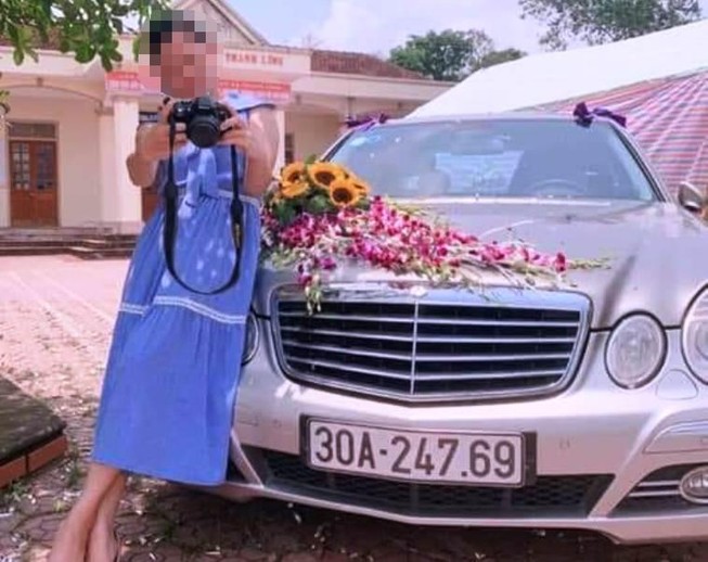 Xe hoa Mercedes đi lễ cưới bị cháy trơ khung sắt