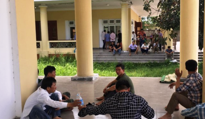 Cầm dao sang đám giỗ đâm tử vong đối thủ
