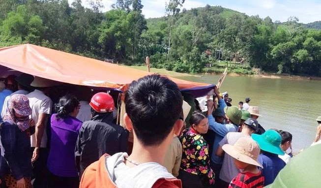 Thương tâm: 5 học sinh lớp 8 cùng bị chết đuối
