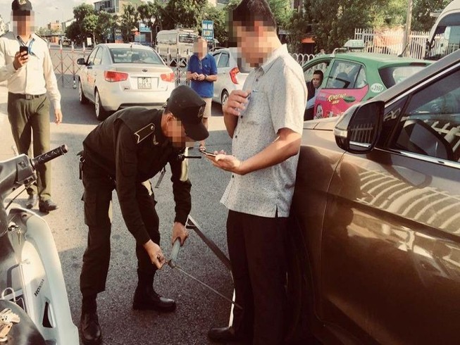 Bị tố 'xích' bánh xe hơi, an ninh Cảng hàng không Vinh nói gì?