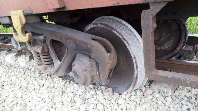 Tàu hàng trật bánh, đường sắt Bắc-Nam tê liệt nhiều giờ