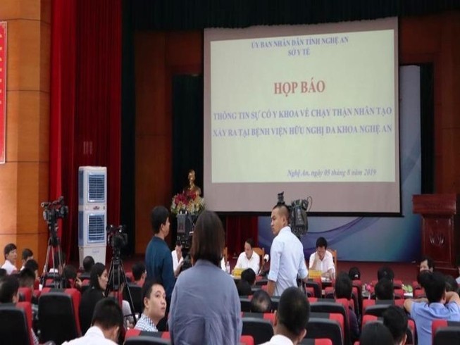 Họp báo công bố nguyên nhân 132 người gặp sự cố khi chạy thận