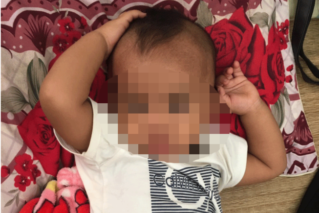 Bé 7 tháng bị bỏ rơi trong đêm kèm tiền và giấy nhờ nuôi dưỡng
