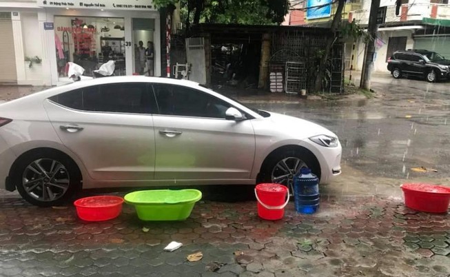 Vì sao mưa lụt nhưng toàn TP Vinh bị cắt nước máy?