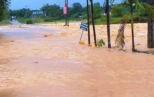 Hàng ngàn hecta hoa màu ở Nghệ An, Hà Tĩnh chìm trong nước
